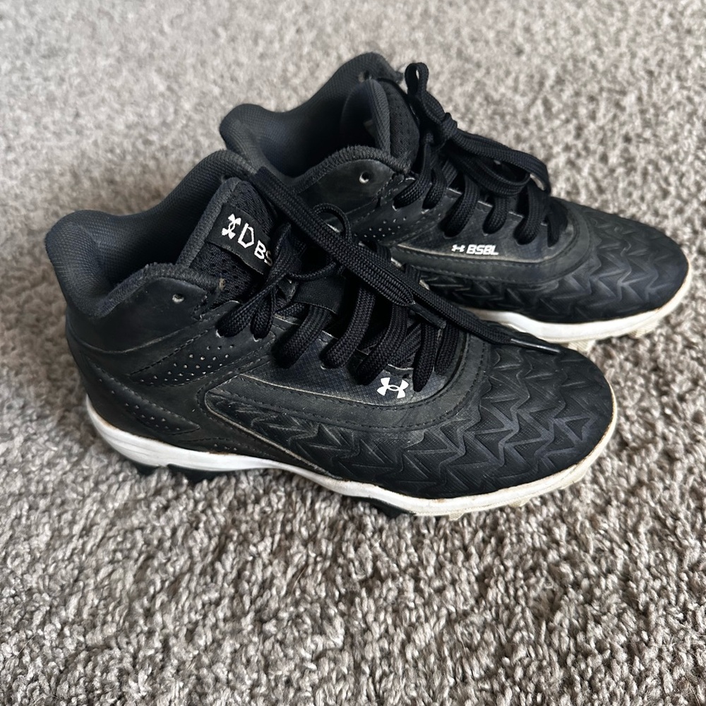 Under Armour Kids Black and White baseball cleats